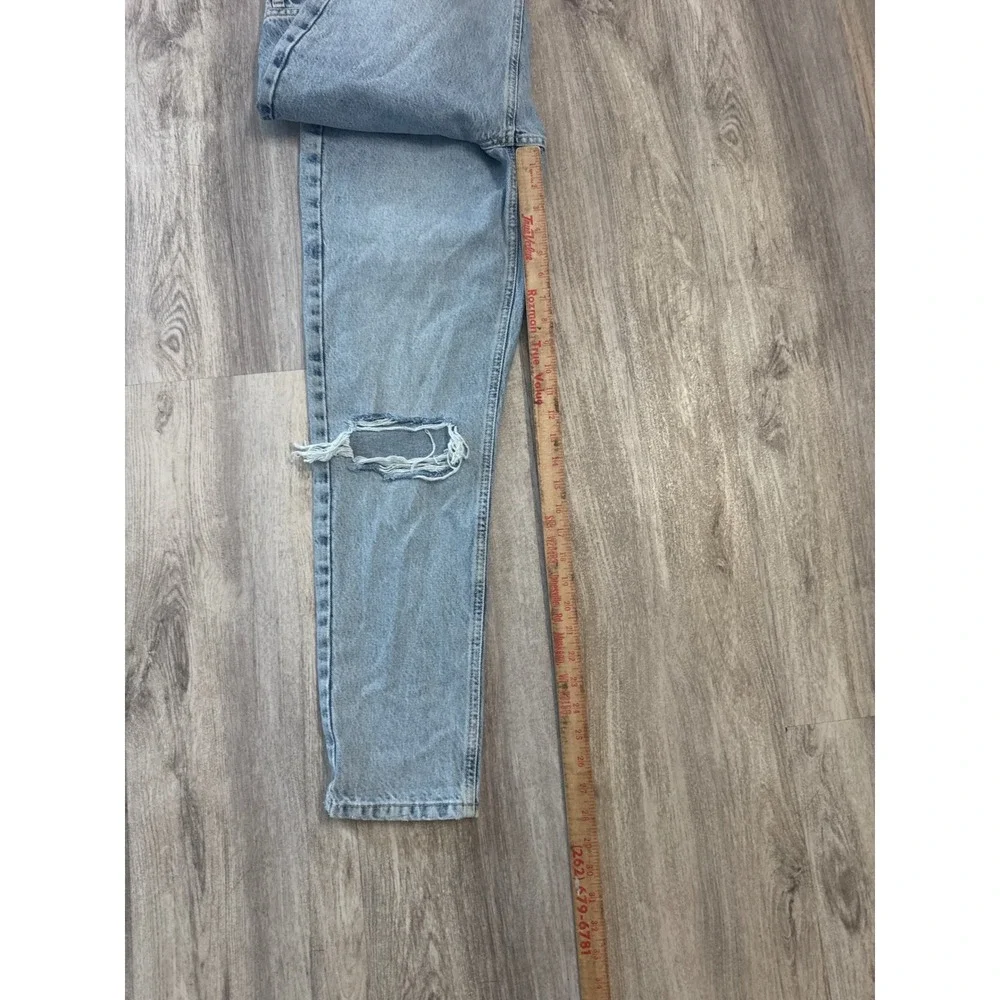 Topshop Mom Jeans High Waisted Ripped Knee Light‎ Wash Blue Womens Size 29 NWT